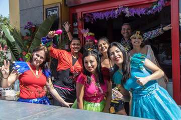 El Carnaval 'okupa' las calles del casco antiguo de la capital (Foto José Francisco Fernández Belda)